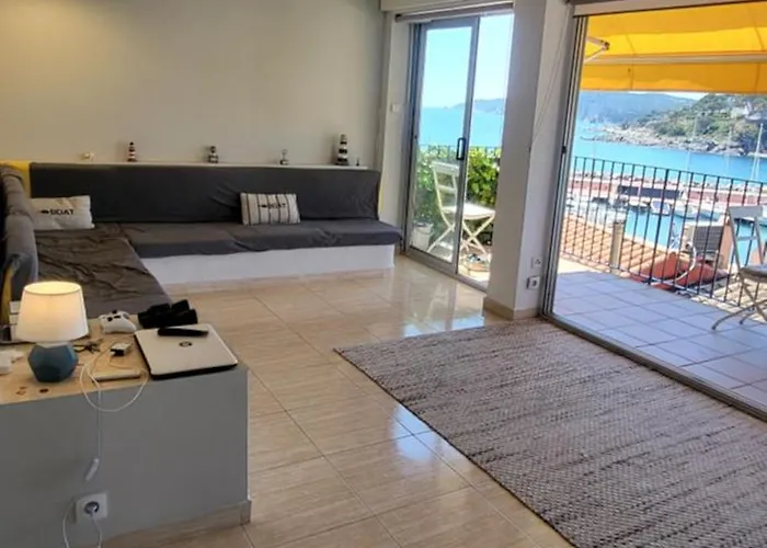 Luxury Apartment In Front Of The Sea